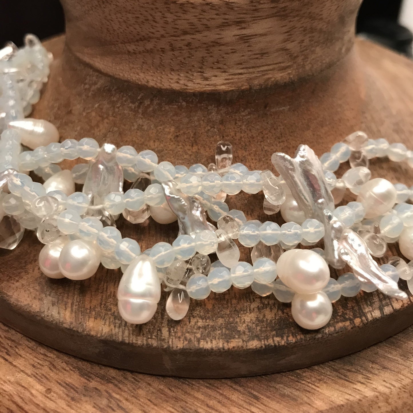 Bracciale 6 Fili Pietre Luna e Perle Grigie